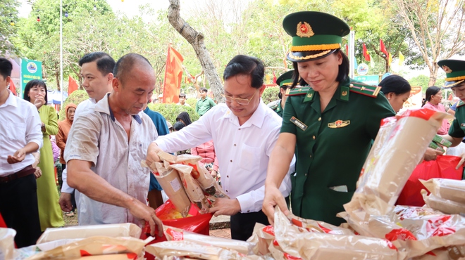 Rộn r&agrave;ng kh&ocirc;ng kh&iacute; Ng&agrave;y hội bi&ecirc;n ph&ograve;ng to&agrave;n d&acirc;n tại Đồng Nai - Ảnh 10.