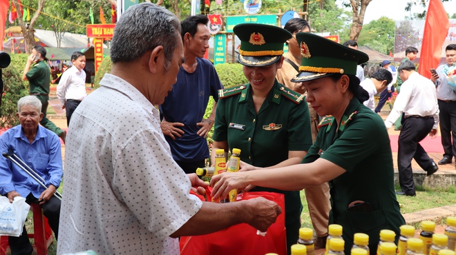 Rộn r&agrave;ng kh&ocirc;ng kh&iacute; Ng&agrave;y hội bi&ecirc;n ph&ograve;ng to&agrave;n d&acirc;n tại Đồng Nai - Ảnh 8.
