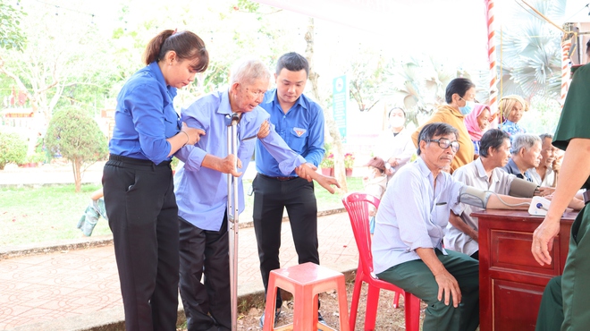 Rộn r&agrave;ng kh&ocirc;ng kh&iacute; Ng&agrave;y hội bi&ecirc;n ph&ograve;ng to&agrave;n d&acirc;n tại Đồng Nai - Ảnh 6.