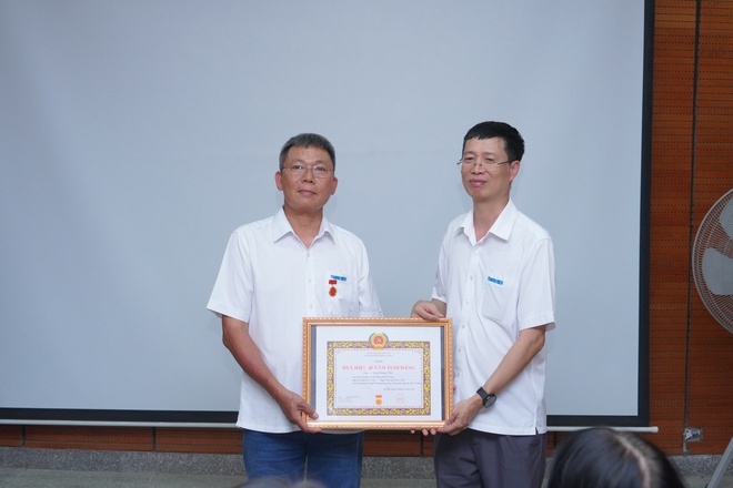 Mang yêu thương đến Mường Phăng trong hành trình về nguồn của Báo Thanh Niên - Ảnh 17.