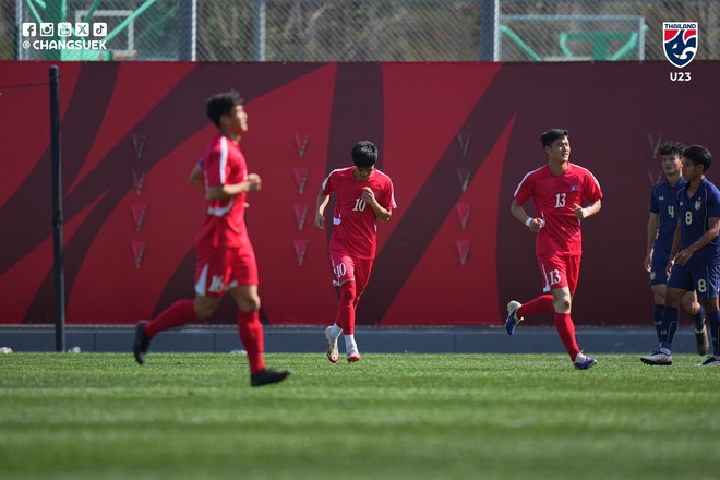 U.23 Thái Lan thua đậm U.23 Triều Tiên, chính thức hết cơ hội vô địch giải giao hữu Trung Quốc- Ảnh 2. U.23 Thái Lan thua đậm U.23 Triều Tiên, chính thức hết cơ hội vô địch giải giao hữu Trung Quốc- Ảnh 2.