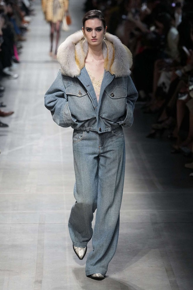 Denim thế hệ mới 'hack' tuổi hiệu quả, thổi bùng tinh thần thanh lịch, thoải mái - Ảnh 3.