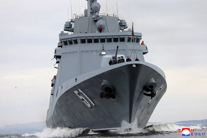 Kim Jong - un thị s&aacute;t t&agrave;u khu trục Triều Ti&ecirc;n ph&oacute;ng t&ecirc;n lửa mới nhất 2026 - Ảnh 3.