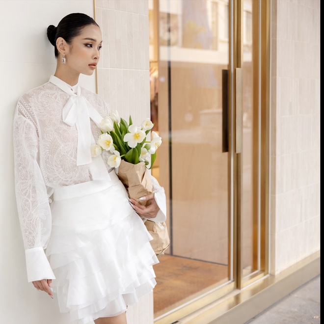 Cách mặc gam trắng từ đầu tới chân mà không nhạt nhòa- Ảnh 4.