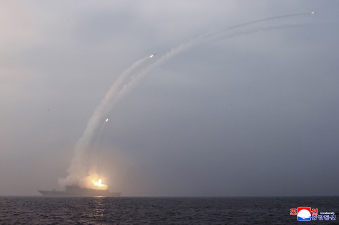 Kim Jong - un thị s&aacute;t t&agrave;u khu trục Triều Ti&ecirc;n ph&oacute;ng t&ecirc;n lửa mới nhất 2026 - Ảnh 5.