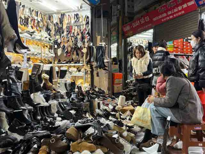 Cuộc 'c&aacute;ch mạng số' tr&ecirc;n c&aacute;c sạp h&agrave;ng cũ- Ảnh 2.