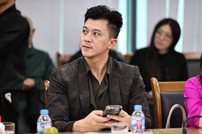 Hoa hậu Ngọc H&acirc;n, diễn vi&ecirc;n Ch&iacute; Trung, H&agrave; Việt Dũng ngồi "ghế n&oacute;ng" gi&aacute;m khảo - Ảnh 3.