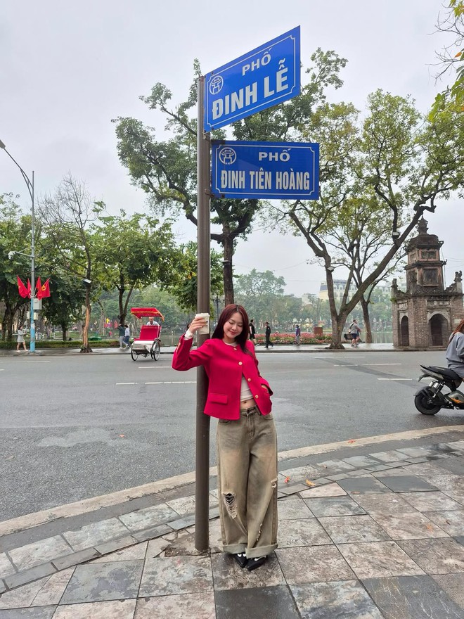 Quần jeans ống rộng mang đến vẻ ngoài tự tin và năng động cho nàng- Ảnh 8.