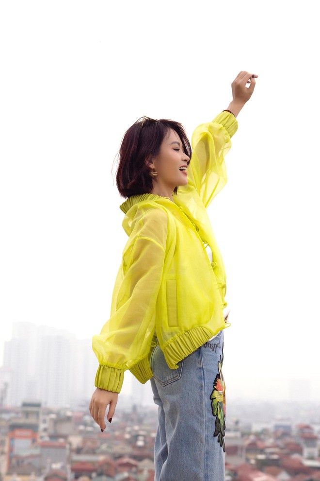 Bomber lụa đa sắc - làn gió mới thu hút tín đồ mùa thời trang xuân hè- Ảnh 7.