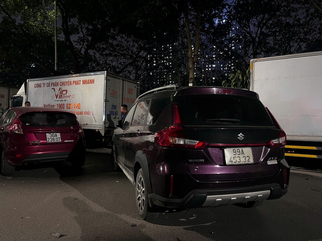  Tai nạn liên hoàn 5 ô tô, 3 xe máy, nhiều người bị thương- Ảnh 4.