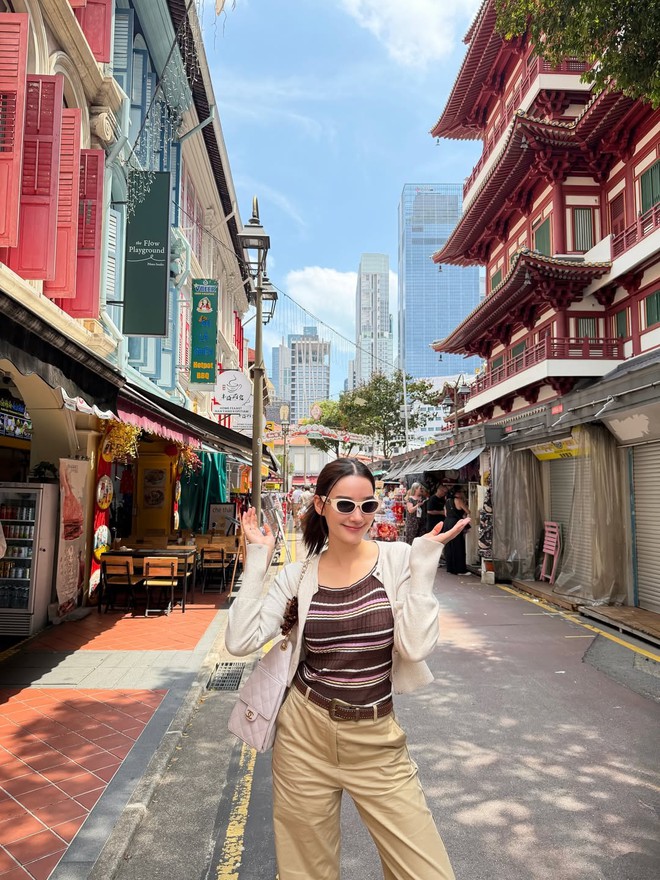 Áo cardigan mỏng giúp hoàn thiện phong cách thời trang trong ngày giao mùa- Ảnh 6. Áo cardigan mỏng giúp hoàn thiện phong cách thời trang trong ngày giao mùa- Ảnh 6.