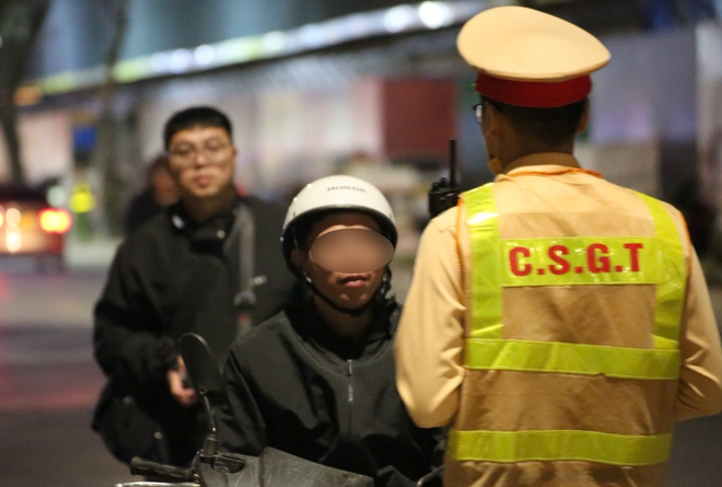 CSGT H&agrave; Nội đồng loạt kiểm tra nồng độ cồn đ&ecirc;m 7.3, ph&aacute;t hiện h&agrave;ng trăm người vi phạm- Ảnh 9.