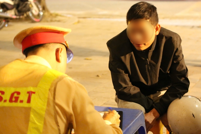 CSGT H&agrave; Nội đồng loạt kiểm tra nồng độ cồn đ&ecirc;m 7.3, ph&aacute;t hiện h&agrave;ng trăm người vi phạm- Ảnh 10.
