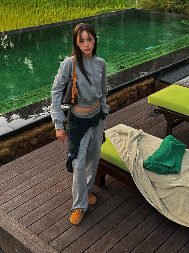 Áo cardigan mỏng giúp hoàn thiện phong cách thời trang trong ngày giao mùa- Ảnh 4. Áo cardigan mỏng giúp hoàn thiện phong cách thời trang trong ngày giao mùa- Ảnh 4.