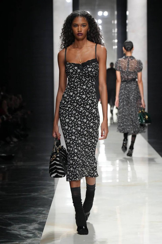 Mẹo phối đồ theo xu hướng vintage revival chuẩn fashionista hiệu quả- Ảnh 11. Mẹo phối đồ theo xu hướng vintage revival chuẩn fashionista hiệu quả- Ảnh 11.