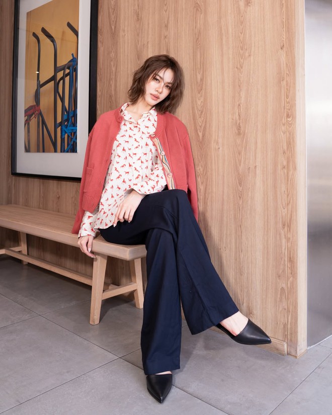 Áo cardigan mỏng giúp hoàn thiện phong cách thời trang trong ngày giao mùa- Ảnh 8. Áo cardigan mỏng giúp hoàn thiện phong cách thời trang trong ngày giao mùa- Ảnh 8.