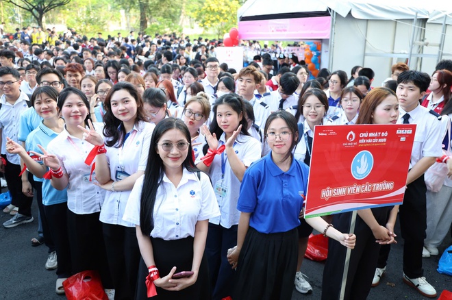 Hoa hậu Thanh Thủy c&ugrave;ng hơn 5.000 sinh vi&ecirc;n hiến m&aacute;u tại &lsquo;Chủ nhật đỏ&rsquo;- Ảnh 2.
