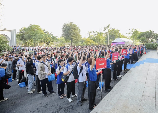 Hoa hậu Thanh Thủy c&ugrave;ng hơn 5.000 sinh vi&ecirc;n hiến m&aacute;u tại &lsquo;Chủ nhật đỏ&rsquo;- Ảnh 1.