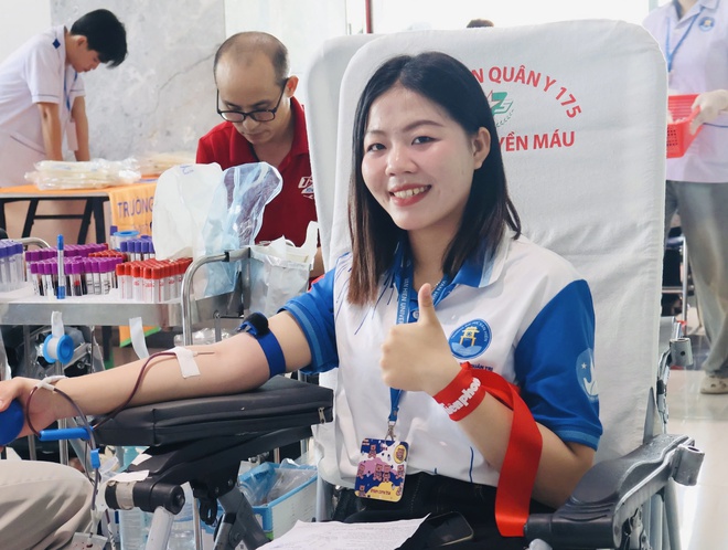 Hoa hậu Thanh Thủy c&ugrave;ng hơn 5.000 sinh vi&ecirc;n hiến m&aacute;u tại &lsquo;Chủ nhật đỏ&rsquo;- Ảnh 5.