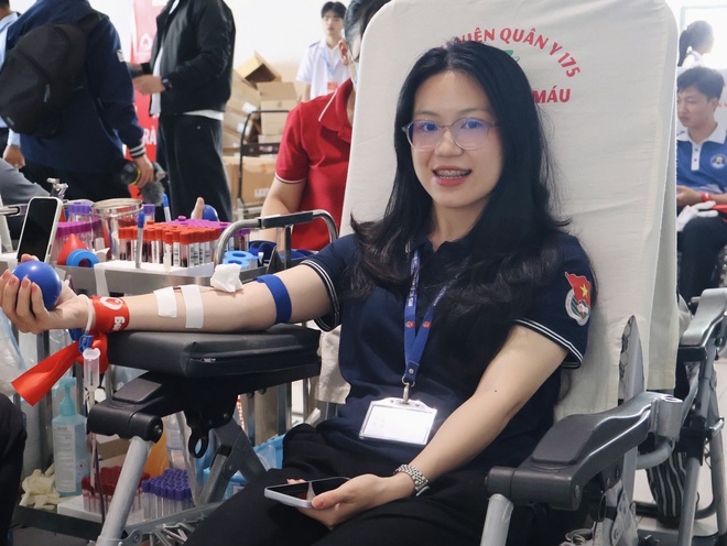 Hoa hậu Thanh Thủy c&ugrave;ng hơn 5.000 sinh vi&ecirc;n hiến m&aacute;u tại &lsquo;Chủ nhật đỏ&rsquo;- Ảnh 6.