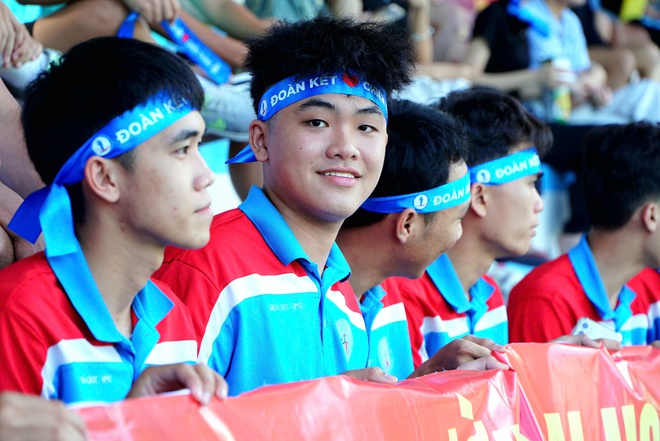 CĐV Trường ĐH Đồng Tháp lặn lội đường xa đến Nha Trang tiếp lửa đội nhà- Ảnh 5. CĐV Trường ĐH Đồng Tháp lặn lội đường xa đến Nha Trang tiếp lửa đội nhà- Ảnh 5.