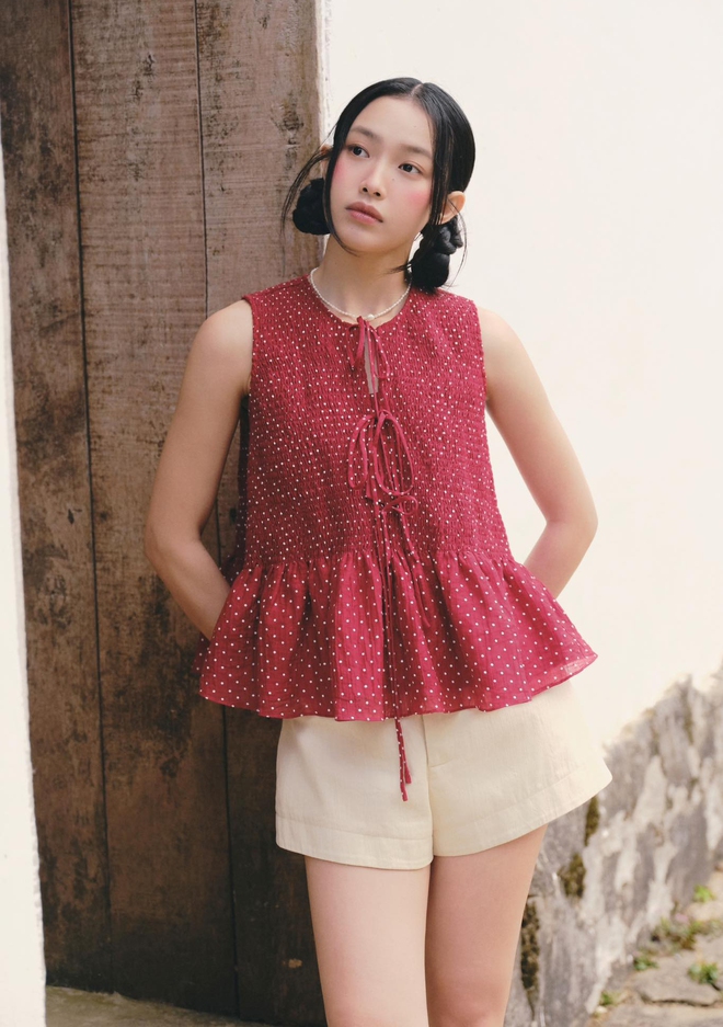 Họa tiết chấm bi trở lại ‘ngôi đầu’ xu hướng xuân hè 2026  - Ảnh 9.