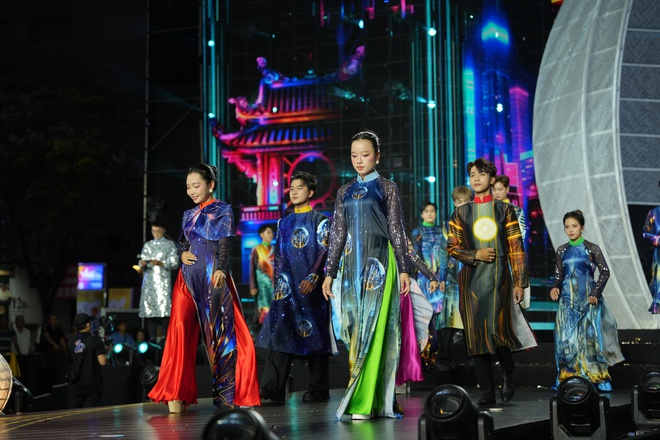 Chung kết Duy&ecirc;n d&aacute;ng &Aacute;o d&agrave;i TP.HCM: Khi cộng đồng c&ugrave;ng t&ocirc;n vinh t&agrave; &aacute;o d&acirc;n tộc- Ảnh 9.