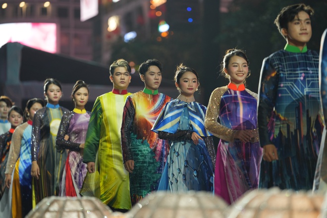 Chung kết Duy&ecirc;n d&aacute;ng &Aacute;o d&agrave;i TP.HCM: Khi cộng đồng c&ugrave;ng t&ocirc;n vinh t&agrave; &aacute;o d&acirc;n tộc- Ảnh 12.