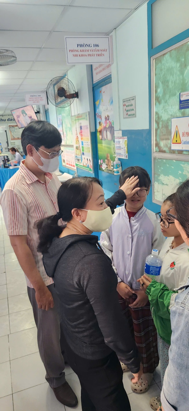 Sáng nay 220 học sinh Trường tiểu học Bình Quới Tây, TP.HCM nghỉ học - Ảnh 4.