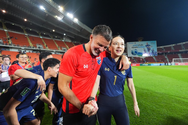 Thái Lan chốt xong kế hoạch nóng cho AFF Cup, Madam Pang tiết lộ suýt từ chức vì...- Ảnh 3. Thái Lan chốt xong kế hoạch nóng cho AFF Cup, Madam Pang tiết lộ suýt từ chức vì...- Ảnh 3.