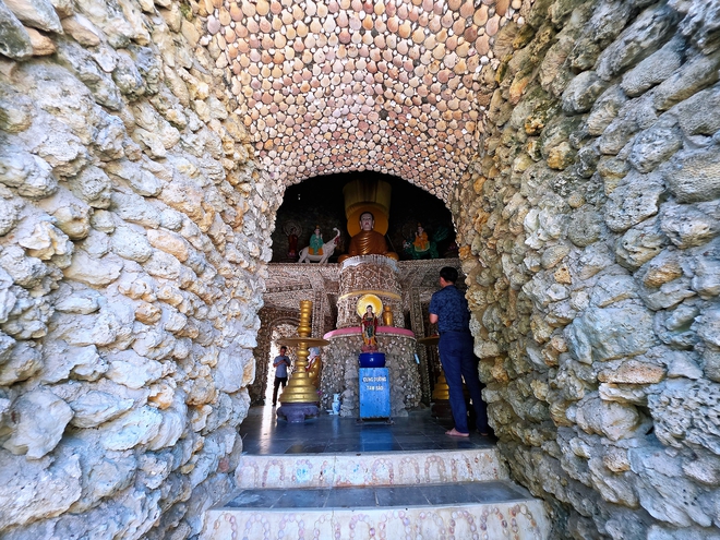 Khám phá chùa Từ Vân, kiệt tác từ san hô và vỏ ốc- Ảnh 7. Khám phá chùa Từ Vân, kiệt tác từ san hô và vỏ ốc- Ảnh 7.