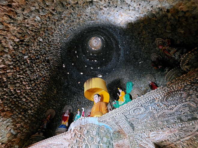 Khám phá chùa Từ Vân, kiệt tác từ san hô và vỏ ốc- Ảnh 10. Khám phá chùa Từ Vân, kiệt tác từ san hô và vỏ ốc- Ảnh 10.