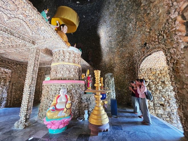 Khám phá chùa Từ Vân, kiệt tác từ san hô và vỏ ốc- Ảnh 11. Khám phá chùa Từ Vân, kiệt tác từ san hô và vỏ ốc- Ảnh 11.