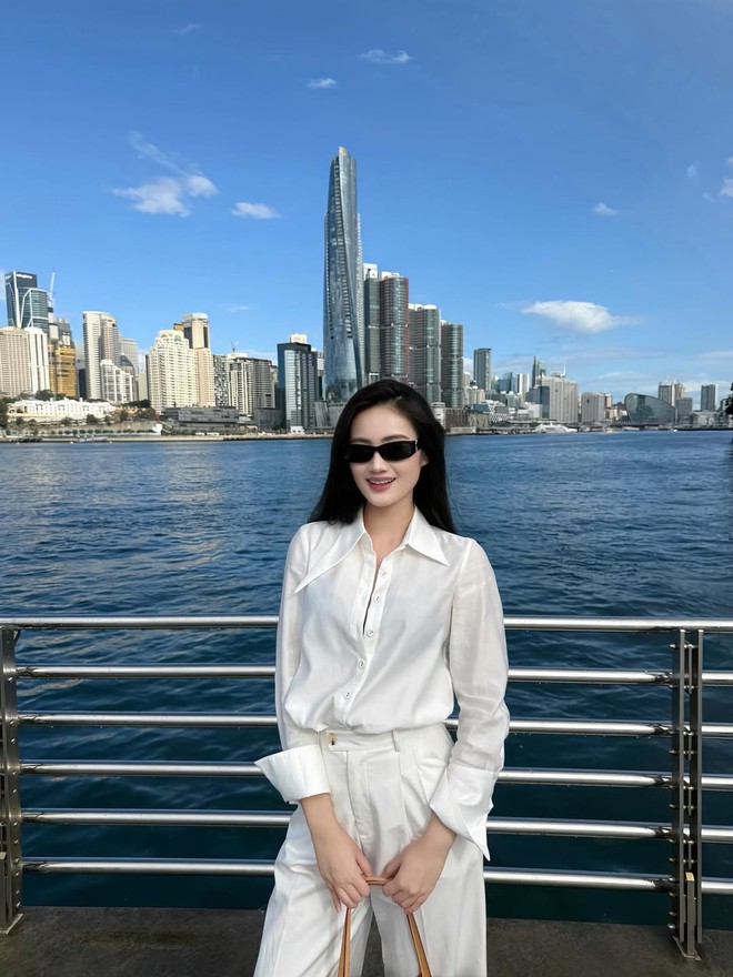 Áo sơ mi trắng, 'chìa khóa' biến hóa đa phong cách cho nàng hiện đại- Ảnh 9.