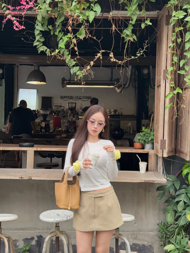 Từ công sở đến dạo phố, chân váy chữ A 'cân' mọi phong cách- Ảnh 7.