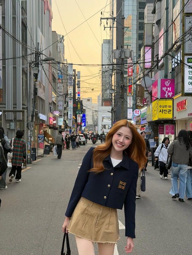 Từ công sở đến dạo phố, chân váy chữ A 'cân' mọi phong cách- Ảnh 9.