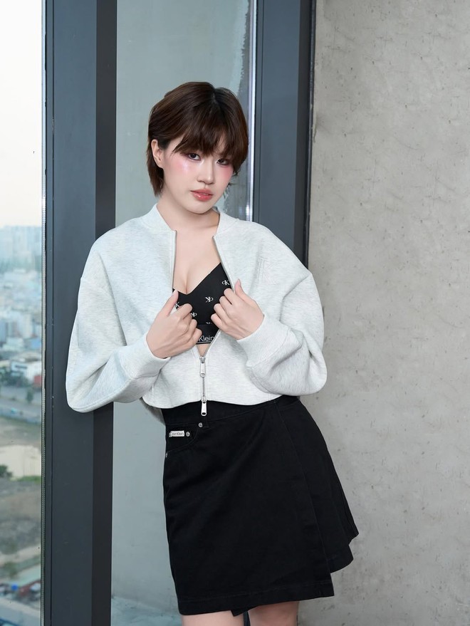 Từ công sở đến dạo phố, chân váy chữ A 'cân' mọi phong cách- Ảnh 5.