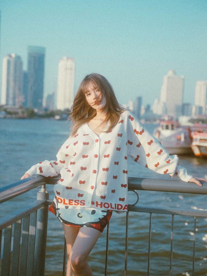 Từ công sở đến dạo phố, chân váy chữ A 'cân' mọi phong cách- Ảnh 2.