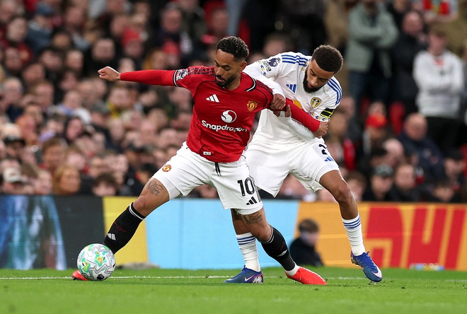 HLV Carrick thay đổi khó hiểu vì mất trò cưng, M.U thua sốc Leeds trên sân nhà- Ảnh 3. HLV Carrick thay đổi khó hiểu vì mất trò cưng, M.U thua sốc Leeds trên sân nhà- Ảnh 3.