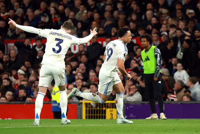 HLV Carrick thay đổi khó hiểu vì mất trò cưng, M.U thua sốc Leeds trên sân nhà- Ảnh 2. HLV Carrick thay đổi khó hiểu vì mất trò cưng, M.U thua sốc Leeds trên sân nhà- Ảnh 2.