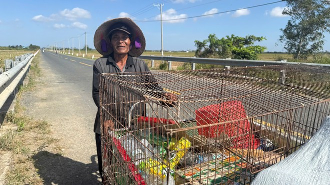 Cụ ông nhặt ve chai nuôi cả gia đình bệnh tật- Ảnh 2. Cụ ông nhặt ve chai nuôi cả gia đình bệnh tật- Ảnh 2.