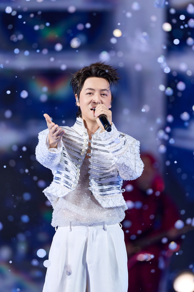 Nam ca sĩ l&agrave; &lsquo;bố 3 con&rsquo;, t&aacute;i xuất mạnh mẽ sau 10 năm vắng b&oacute;ng showbiz- Ảnh 2.