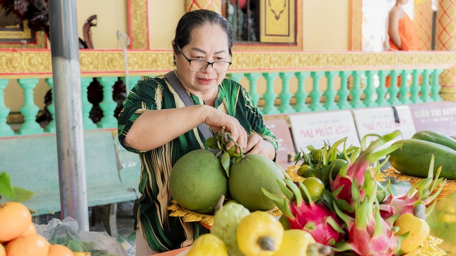 Người trẻ Khmer lễ ch&ugrave;a cầu b&igrave;nh an dịp Tết Ch&ocirc;l Chnăm Thm&acirc;y - Ảnh 5.