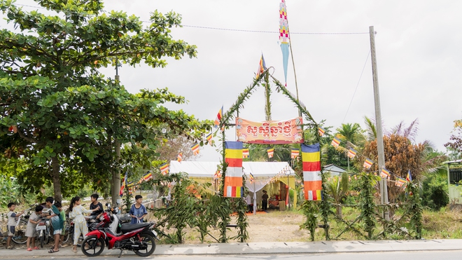 Người trẻ Khmer lễ ch&ugrave;a cầu b&igrave;nh an dịp Tết Ch&ocirc;l Chnăm Thm&acirc;y - Ảnh 17.