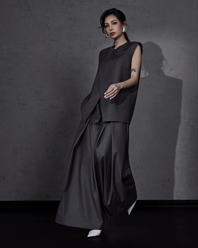 Màu chì 'phát sáng' - ít nhưng đắt, giúp nàng công sở tỏa sáng mỗi ngày- Ảnh 7. Màu chì 'phát sáng' - ít nhưng đắt, giúp nàng công sở tỏa sáng mỗi ngày- Ảnh 7.