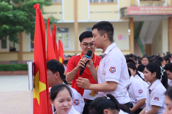 Học sinh Quảng Trị s&ocirc;i nổi hưởng ứng Ng&agrave;y S&aacute;ch v&agrave; Văn h&oacute;a đọc 2026 - Ảnh 4.