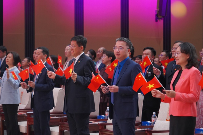 Gắn kết hữu nghị, ‘gen đỏ’ sẽ được truyền cho thế hệ mai sau- Ảnh 2. Gắn kết hữu nghị, ‘gen đỏ’ sẽ được truyền cho thế hệ mai sau- Ảnh 2.