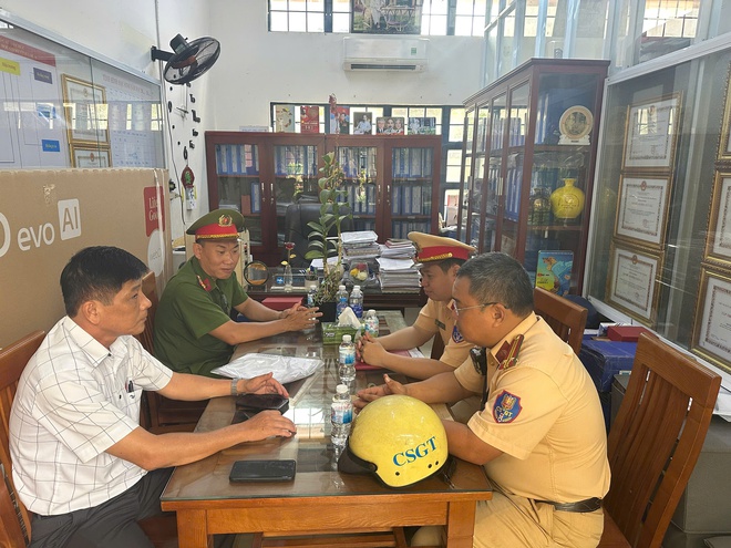 CSGT An Lạc kiểm tra xe điện 'độ chế' tại bãi xe trường học - Ảnh 3.