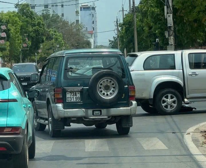 Đ&egrave;n t&iacute;n hiệu hỏng h&agrave;ng loạt, giao th&ocirc;ng ở Đồng Hới rối loạn - Ảnh 4.