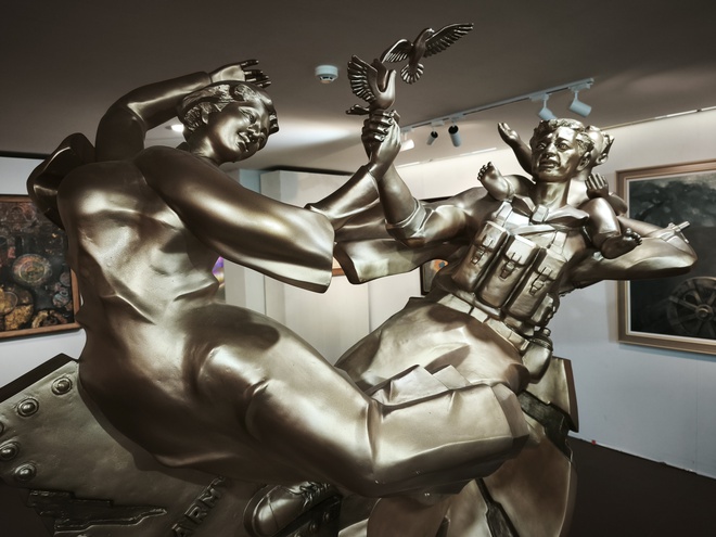 'Nghệ sĩ Đà Nẵng từng bước thu hẹp khoảng cách với các trung tâm mỹ thuật lớn'- Ảnh 4. 'Nghệ sĩ Đà Nẵng từng bước thu hẹp khoảng cách với các trung tâm mỹ thuật lớn'- Ảnh 4.